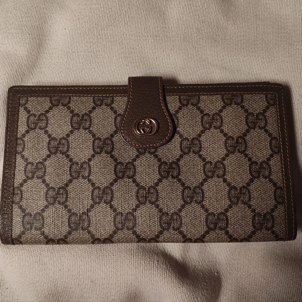 Authentic Gucci wallet